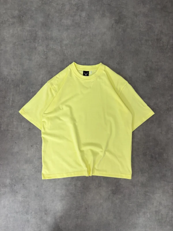 camiseta oversize amarilla