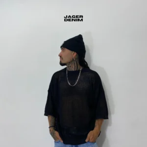 Camiseta over tejido negro